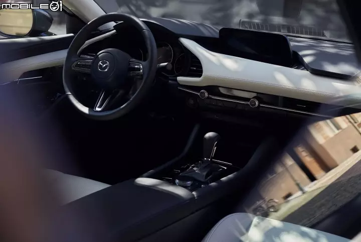 【海外情報】全新大改款Mazda 3 首批正式樣貌照片曝光!