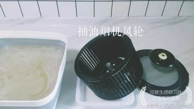 油膩灶台瞬間煥然一新?試了日本10分鐘清潔法,連百潔布都用不上