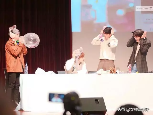 氣球被戳爆!Wanna One成員簽售會上嚇到彈起
