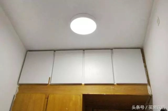 為了省錢這位女孩租了一間「噁髒臭」的10坪小房間,但房東來收房租時,竟變成了「夢幻北歐王國」