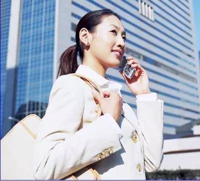 妻子出國兩年,回家兜里掉出墮胎藥,丈夫剛想動手,仔細一瞧笑噴