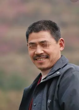 妻子出國兩年,回家兜里掉出墮胎藥,丈夫剛想動手,仔細一瞧笑噴