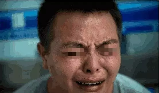 女子難產,老公在家打麻將,贏錢後去看望出生孩子,一推門蒙了