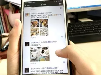 離婚半年,女兒啼哭著要爸爸,跟前夫開視頻,瞥見裡邊的人,傻住