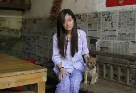 小叔結婚我們隨三千紅包,打電話忘掛斷,聽完婆婆跟他對話我哭了