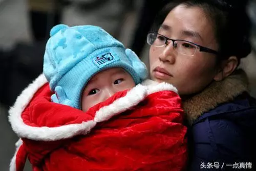 懷胎十月生下兒子,坐月子給我吃冷飯冷菜,第二天我抱著孩子離婚