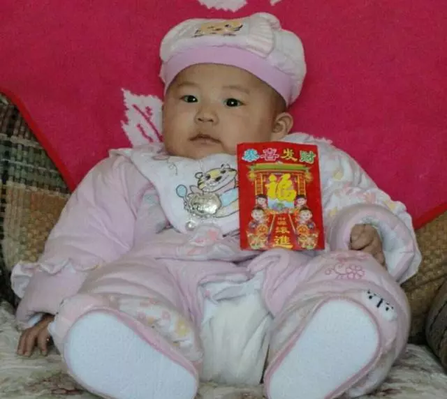 婆婆給女兒三百、給大嫂兒子一千,當場離開,回去打開後樂了