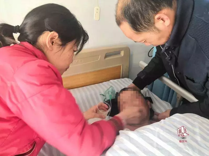 八十大壽殺豬慶賀 老漢竟被掙扎的豬踢進開水鍋裡