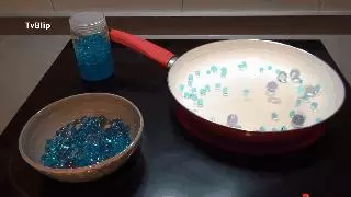 他突發奇想將「水晶寶寶」放在熱鍋上,沒想到寶寶們沒有融化甚至變成「這樣」,讓大家都HIGH翻了!
