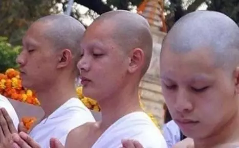 泰國「人妖」在退休之後,都是過著怎樣的生活?結局讓人唏噓不已!