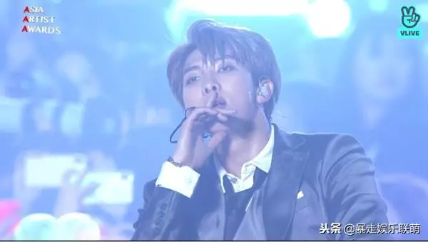 2018韓國AAA頒獎禮防彈少年團拿下大獎，表演環節卻出現大問題！