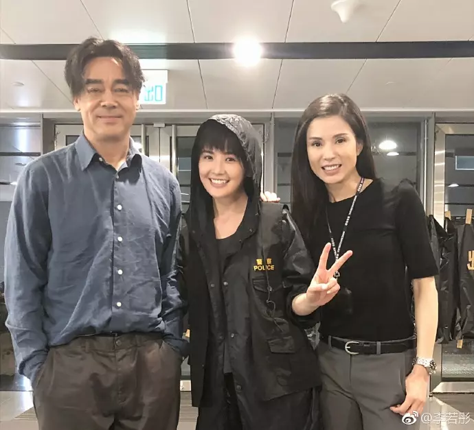 『最美小龍女』穿越時空了?! 李若彤23年後不但沒老,顏值還一路飆升!網民驚呼:是吸血鬼吧?!