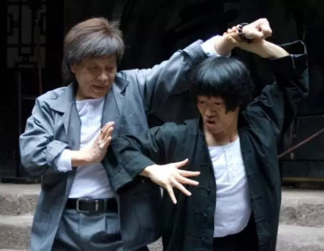 甄子丹打9個小混混不算什麼,他才是真的猛,一人將15個打進醫院!