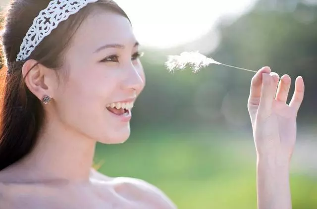新婚不久,婆婆帶了兩人來家住,下班看到一幕,我把他們都趕出門