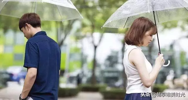 婚禮上小姑子逼她交嫁妝,她脫下婚紗就走,婆婆一番話她如遭雷擊