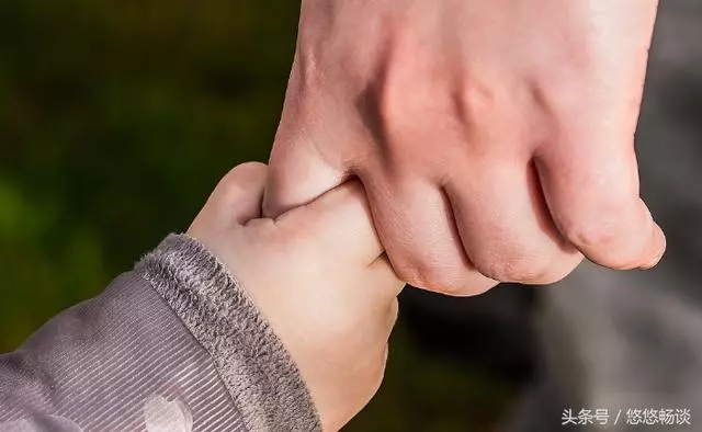 小姑子出嫁,看到我給她準備的嫁妝,小姑子哭著出嫁