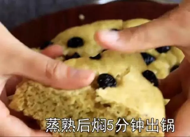 綠豆別再煮著吃了!試試這個新做法,簡單又營養,比綠豆糕還好吃