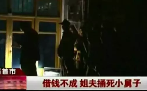 嫌老婆總給弟弟錢,銀行卡藏枕頭裡,3年後取錢,一查餘額傻了