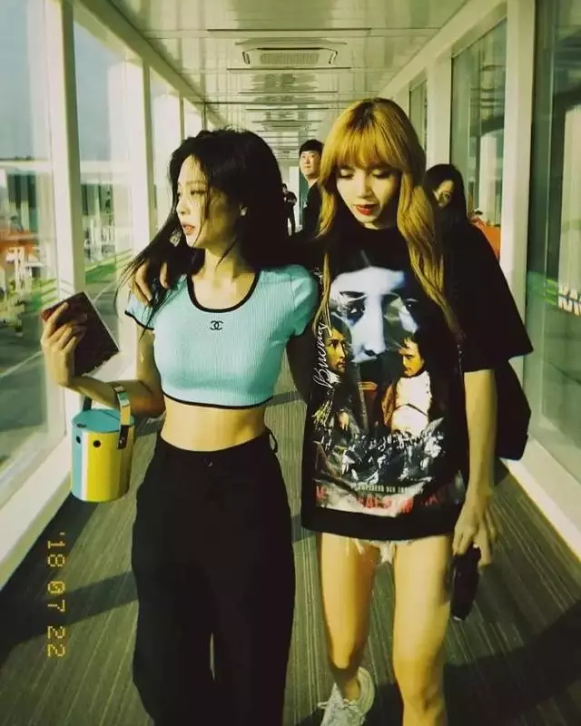 Red Velvet回歸照撞衫Jennie？盤點那些跟Jennie撞衫的偶像們！