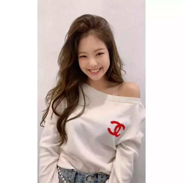 Red Velvet回歸照撞衫Jennie？盤點那些跟Jennie撞衫的偶像們！