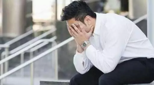 丈夫每天下班,第一件事就是去洗澡,我踹門進去,難受到直接早產