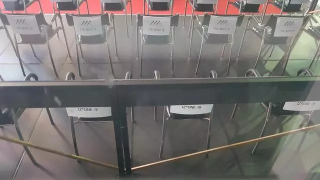 網友吐槽2018AAA來就有獎,獎項名稱好笑,還有藝人區椅子?