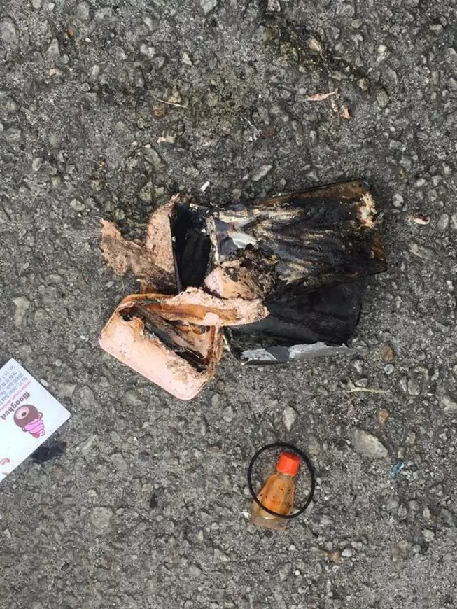 【好危險!】大馬網友把Y牌Powerbank放在包包裡!沒在充電卻突然冒煙爆炸!連包包都被炸出大洞!
