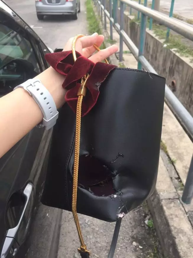 【好危險!】大馬網友把Y牌Powerbank放在包包裡!沒在充電卻突然冒煙爆炸!連包包都被炸出大洞!