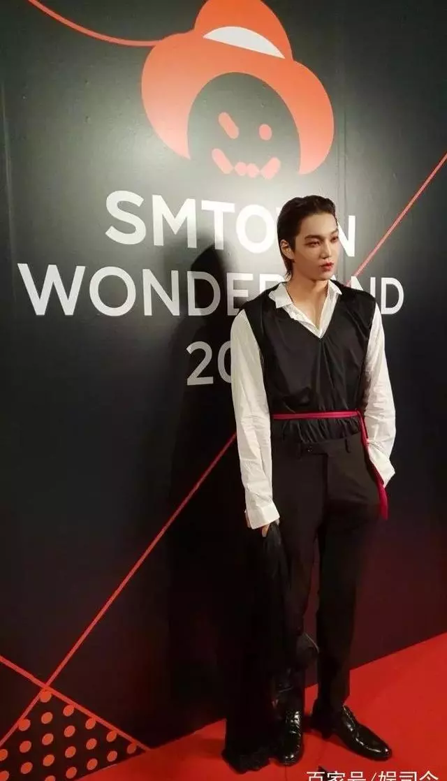 SM萬聖節：褲子崩了邊伯賢，傾家蕩產朴燦烈，消極比賽李東海！