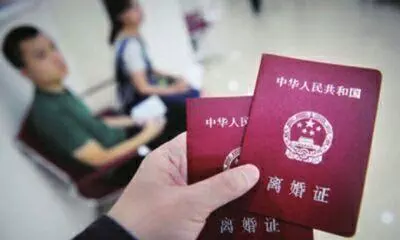 離婚後兒子跟前妻,我每月給三千贍養費,去看兒子我淚流滿面