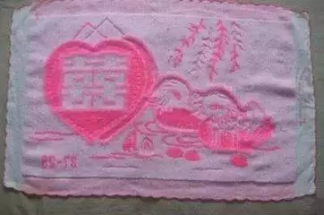 父親去世,給不孝兒20萬,給孝子一塊枕巾,孝順兒子打開驚喜來了