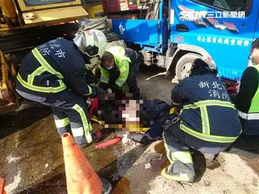 疑施作不慎 男遭挖土機挖背重壓身亡