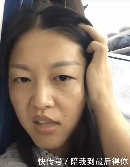 小姐姐素顏坐高鐵被一帥哥叫大嬸? 化完妝後, 網友: 他高攀不起!
