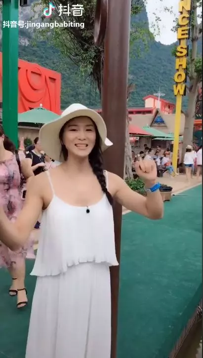 全白仙女挑戰極限體能王！底下髒水路人看好戲…結局竟跌破眼鏡：這太扯了(影)