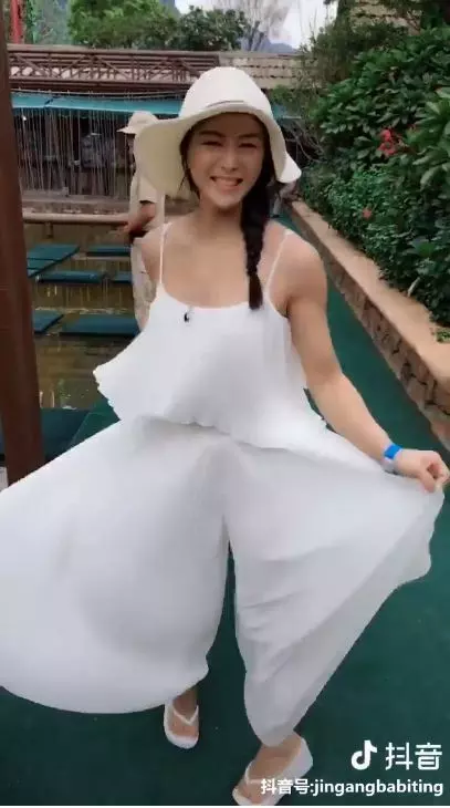 全白仙女挑戰極限體能王！底下髒水路人看好戲…結局竟跌破眼鏡：這太扯了(影)