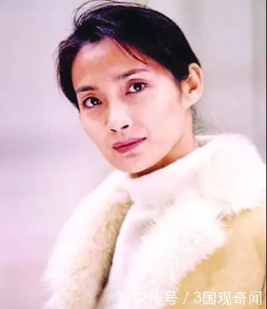 43歲癌症病逝,瞞著家人9年,葬禮上幾百人送行,許晴崩潰大哭!
