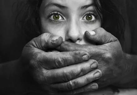 人販子騙術又出新招,告訴孩子:遇見這3種人,趕快往人多的地方跑!