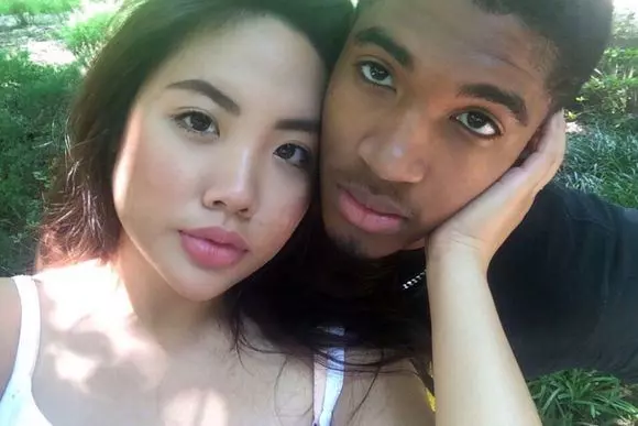 女孩一意孤行嫁黑人,結婚8年經常生病,無奈回國檢查,病因讓醫生都很氣憤!