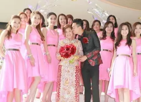 和女助理結婚,新娘丑到被鄰居投訴,大半個娛樂圈都去參加婚禮
