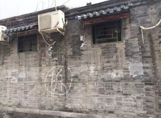 岳母家拆遷,送女婿兩套房,拿到房產證後,女婿把婚離了