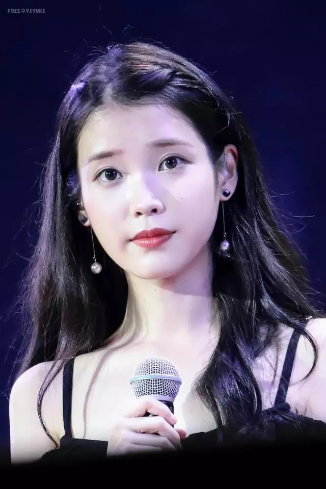 韓網pann熱議!在「IU」的演唱會上出現「鍾鉉」的歌