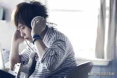 阿信竟然只比陳奕迅小一歲?看完他,忍不住要一份保養清單