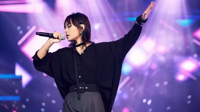 演唱會出糗:薛之謙打嗝,林俊傑消失,她被吊在半空中!