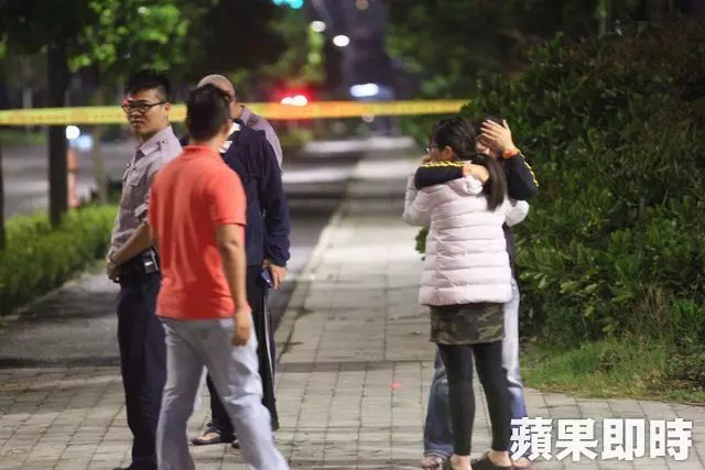 影片曝光慎入!護理師鑽水溝蓋抄大車「水泥預拌車爆頭」…網:這點絕不能忽視