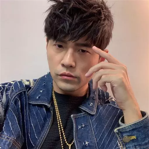 出事了!周董監製電影爆他撞頭身亡