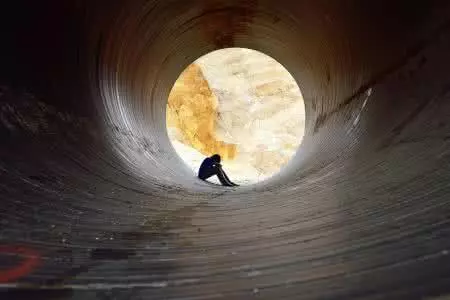 我真的錯了:老公逼我離婚,孩子不認我,連我一直幫著的娘家也掃我出門