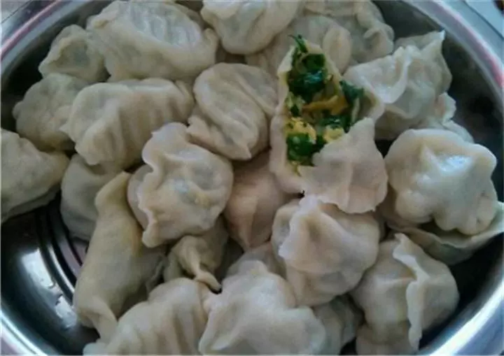 懷孕想吃餃子婆婆懶得包,親媽包送來後下樓拿快遞,上樓後心涼了