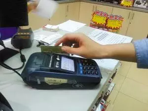 初見准婆婆送我銀行卡當見面禮,刷卡時真是丟臉丟到尷尬