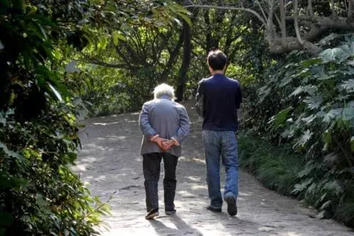 農村老房子拆遷賠款百萬,丈母娘來一趟,我媽一分錢也不給我了