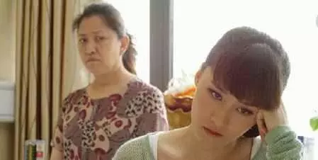 婆婆只顧打牌拒絕看孫子,兒媳無奈辭職,第二天,婆婆求媳婦上班